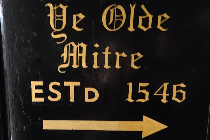 Private Historic London Pub Tour: Tudor Taverns & Gin Palaces Walk photo 5