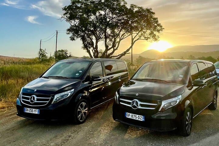 Provence Luberon Day Circuit: Lourmarin, Roussillon, Gordes & Bonnieux photo 2