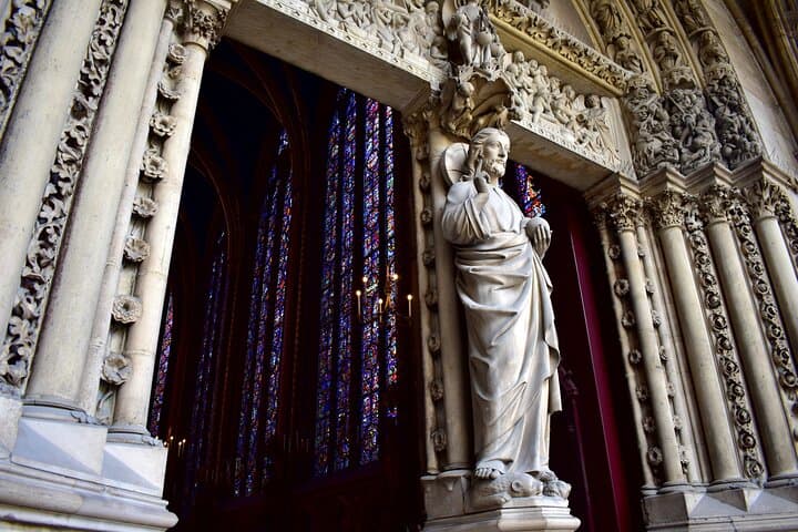 Skip-the-Line Sainte-Chapelle and Conciergerie Private Tour on Île-de-la-Cité photo 3