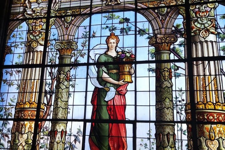 Explore Chapultepec Castle: Private Guided Tour with Round-Trip Transport