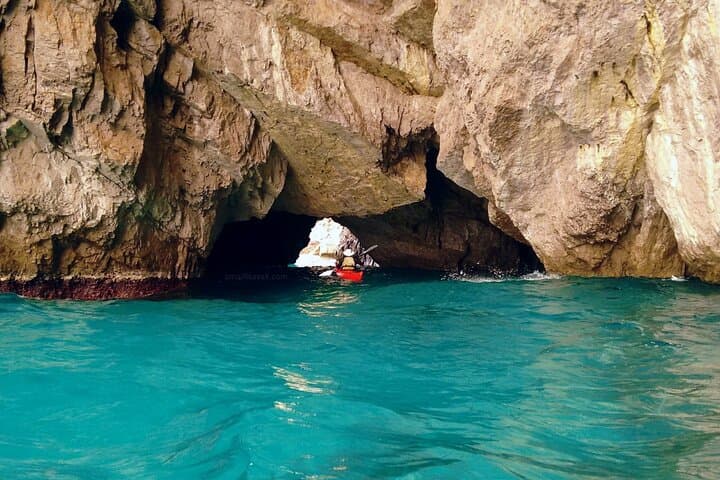 Capri Private Sunset Boat Tour with Prosecco and Snorkel photo 4