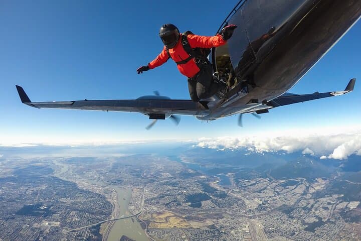 Tandem Skydiving Over Pattaya: A Complete Guide to Thai Sky Adventure photo 5