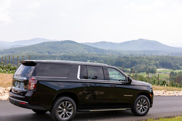 Monticello Wine Trail: Private Custom Wine Tour with Panoramic Sunroof