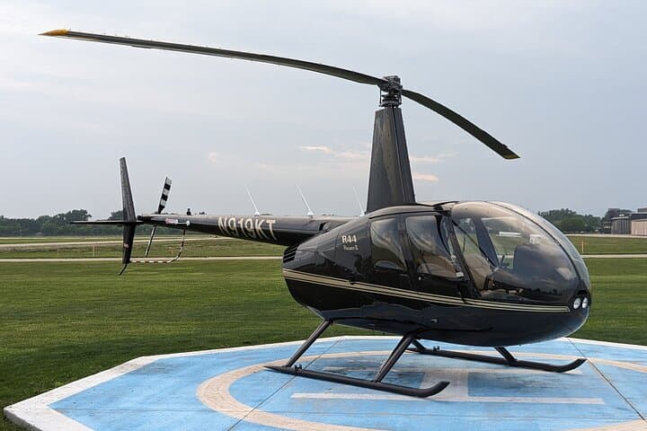 30-Minute Private Downtown Detroit Helicopter Tour: Skyline & Belle Isle Aerial Experience photo 3