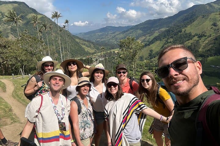 Cocora Valley to Hot Springs: 2-Day Salento & Filandia Coffee Region Tour