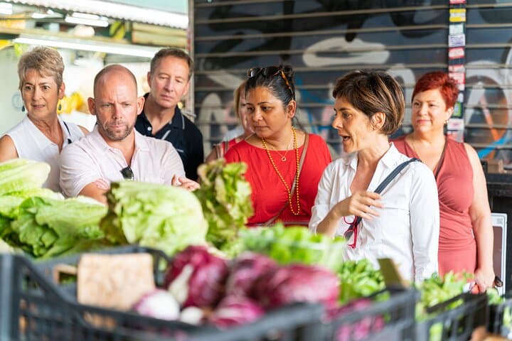 Naples Market Tour and Authentic Aperitivo in a Local Home