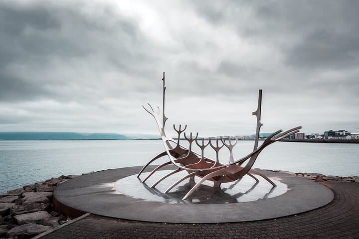 Private 6-Hour Reykjavik Airport & Cruise Transfer with Custom City Tour photo 3