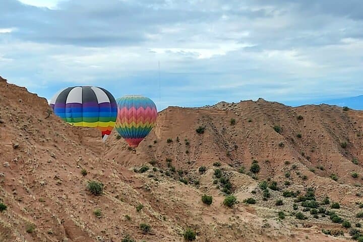 Sunrise Hot Air Balloon Rides Over Santa Fe’s Red Ravines photo 2