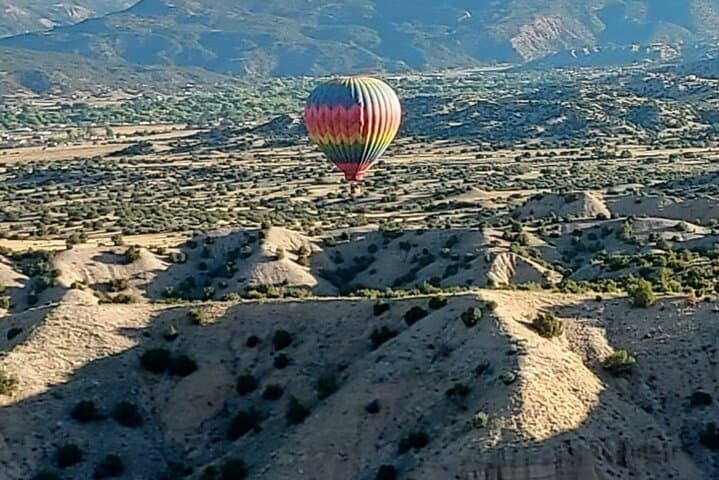 Sunrise Hot Air Balloon Rides Over Santa Fe’s Red Ravines photo 4