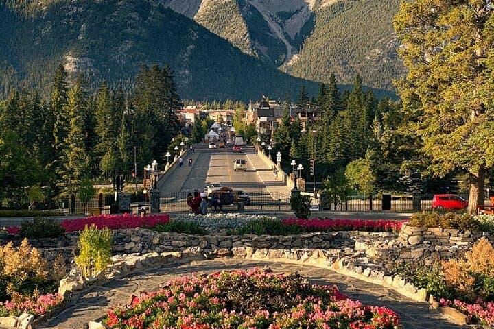Private Day Tour from Calgary to Banff & Lake Louise — Johnston Canyon Hike