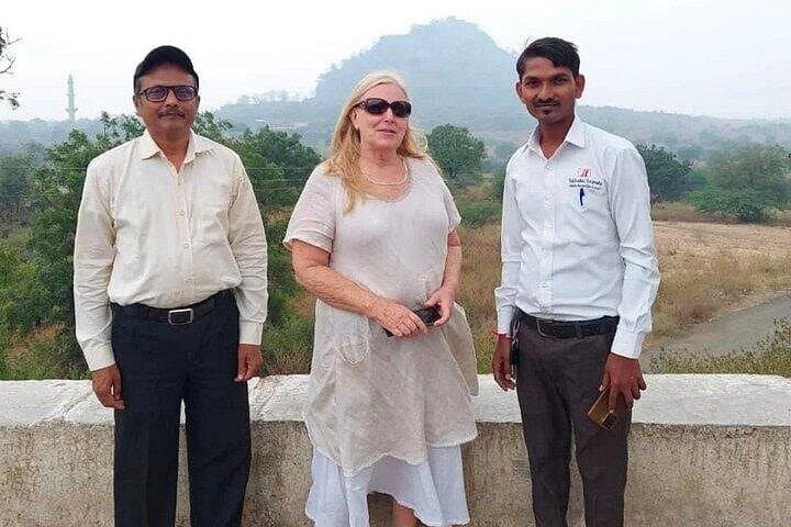 Ajanta and Ellora 2-Day Guided Tour from Aurangabad: Caves, Carvings & History