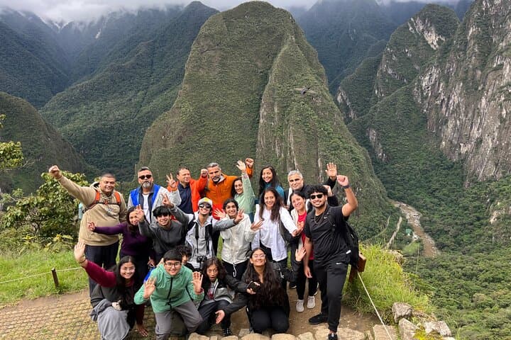 Private Guided Tour of Machu Picchu: Expert Local Guide from Aguas Calientes photo 2