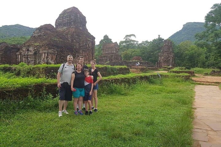 My Son Sanctuary & Hoi An Night Market Tour with Sampan Boat Ride