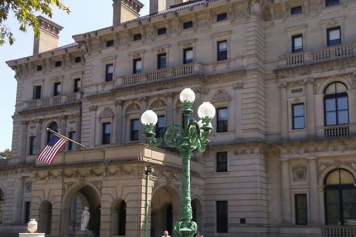Gilded Age Private Van Tour: Newport Mansions, Ocean Drive & Colonial Highlights (90-Minute) photo 3