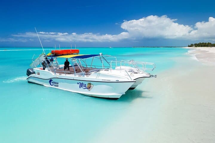 Private 4-Hour Boat Charter in Grace Bay — Snorkel Cays & Iguana Island