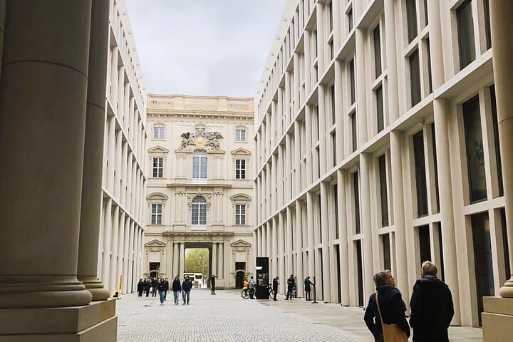 Museum Island Quiz Date: Interactive Walking Game Through Berlin's Historic Heart photo 2
