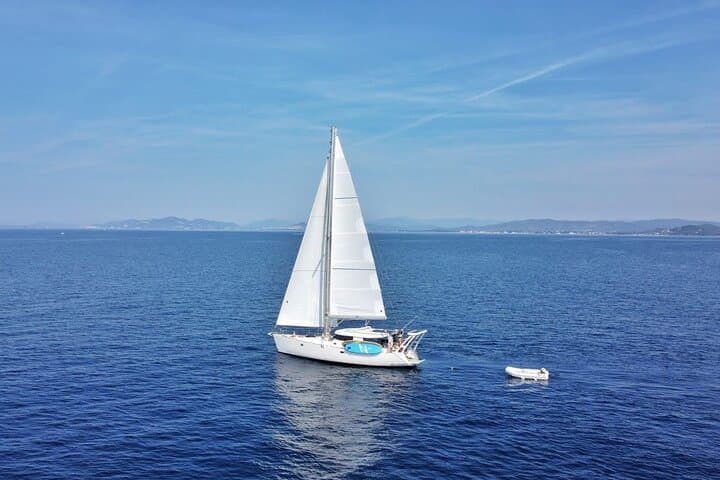 Sail to Porquerolles: Day Trip with Lunch Aboard a Classic Sailboat