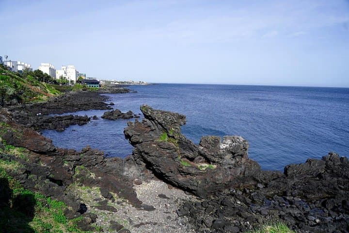 Jeju West UNESCO Day Tour — Hyeopjae Beach, Hallim Park & Geopark Highlights photo 4