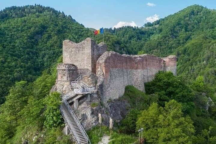 Poenari Fortress, Vidraru Dam & Curtea de Argeș: Full-Day Private Tour from Bucharest