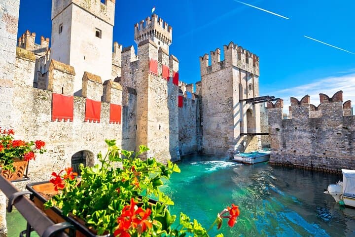 Private Family Walking Tour of Sirmione: Scaligero Castle, Grotte di Catullo & Jamaica Beach photo 2
