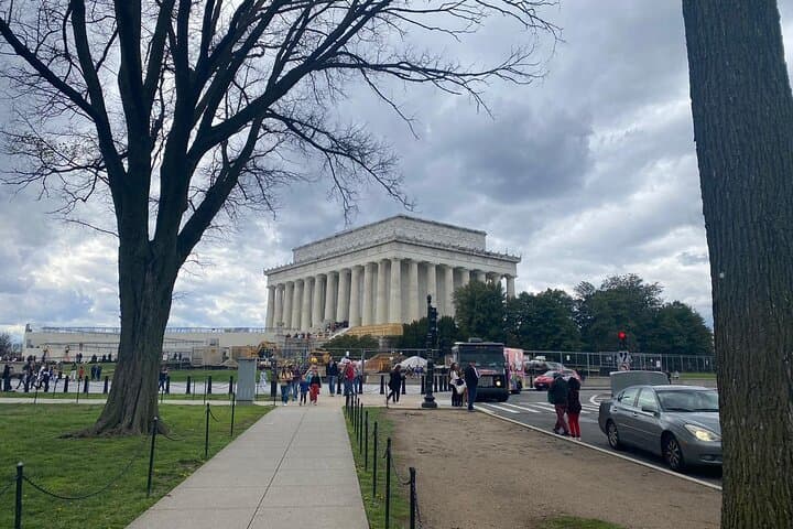 Experience Washington DC in 4 Hours: A Private Guided Tour of the Capital’s Iconic Landmarks photo 2