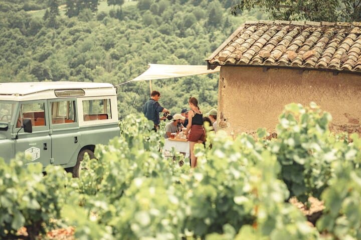 Vintage Land Rover Wine Tour of Beaujolais & Mâconnais: Private Full-Day Experience
