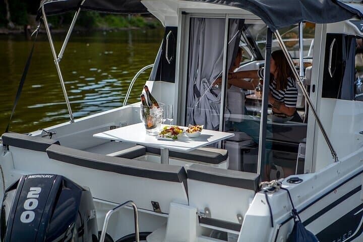Prague Private Speedboat Cruise on the Vltava — Prosecco & City Sights photo 3