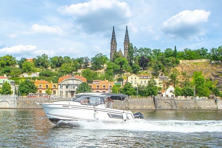 Prague Private Speedboat Cruise on the Vltava — Prosecco & City Sights