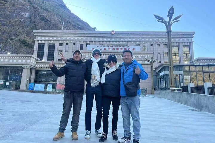 Lhasa to Kathmandu Overland via Everest Base Camp: 7-Day Tibetan Plateau Journey