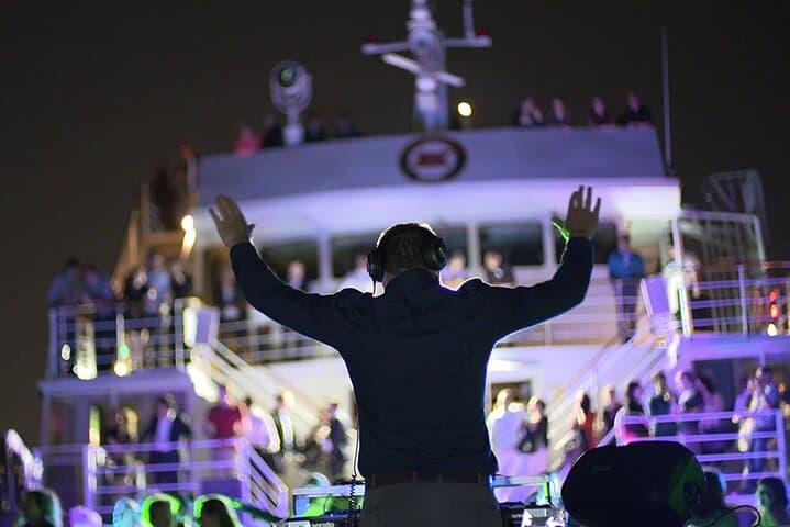 Montreal Evening DJ Cruise on the St. Lawrence — Sunset Drinks & Dancing photo 3