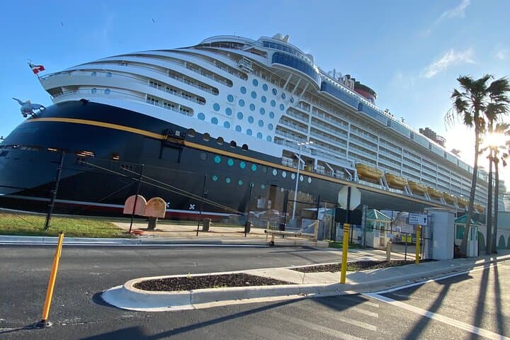 MCO to Port Canaveral Private Transfer: Luxury Shuttle to Cruise Terminals photo 4