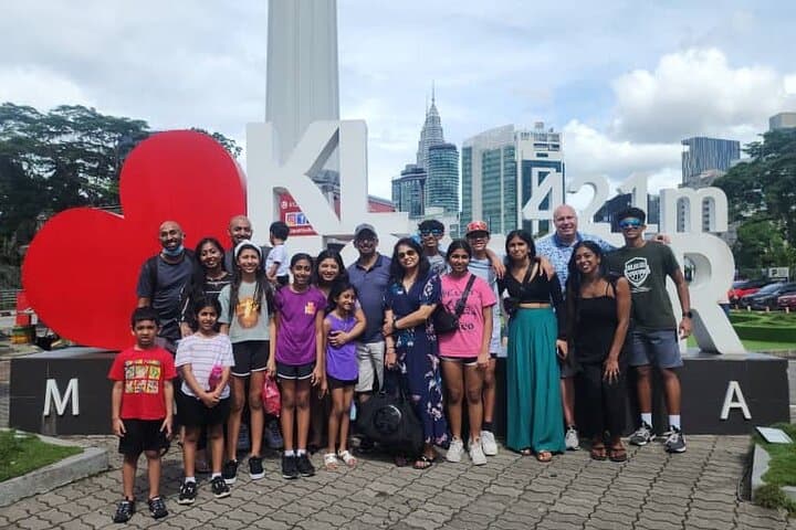 Full-Day Kuala Lumpur & Batu Caves Tour: City Highlights, Temples & Local Crafts photo 1
