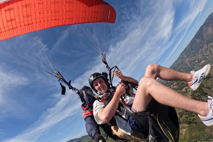 Tandem Paragliding Over Medellín: Scenic Flights from the Hills photo 2