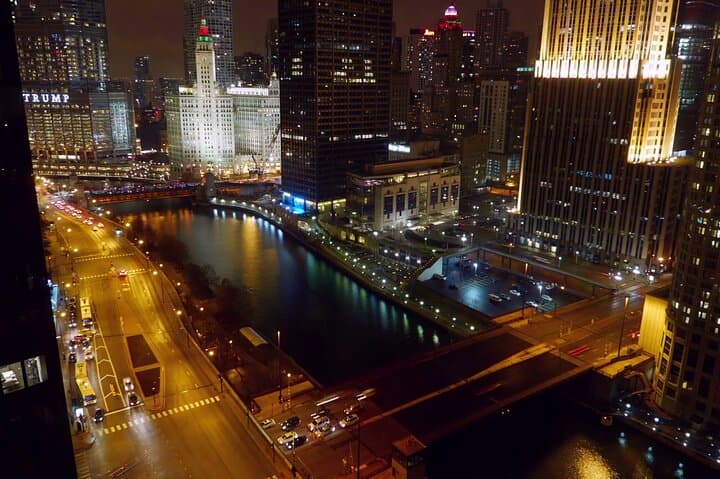 Luxury SUV Chicago Sightseeing: 2–4 Hour Private Chauffeur Tour photo 4