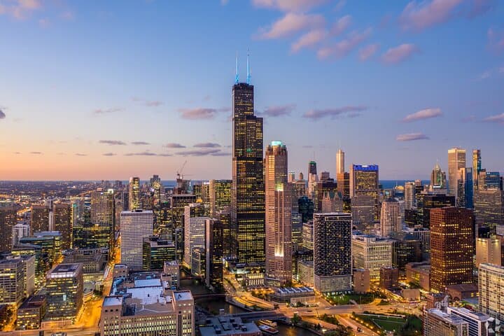 Luxury SUV Chicago Sightseeing: 2–4 Hour Private Chauffeur Tour photo 3