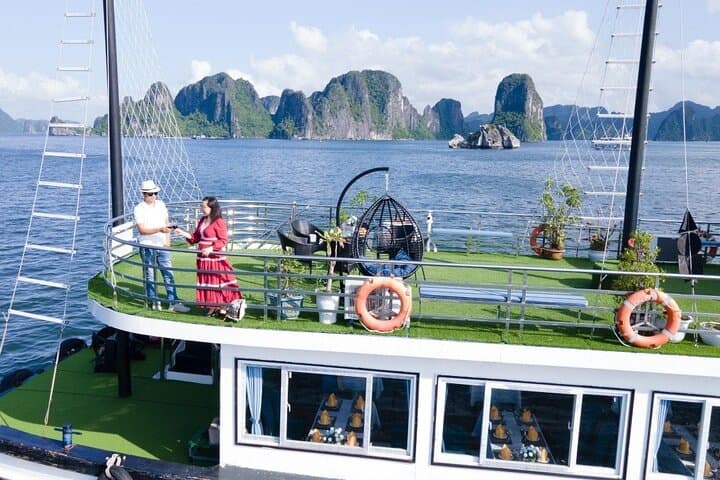 Halong Bay 4-Hour Scenic Cruise from Hanoi: Thien Cung Cave & Ba Hang Village photo 3