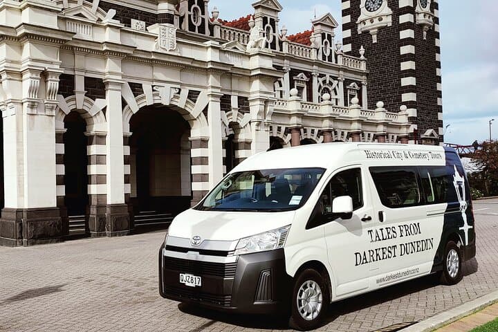 Dunedin Heritage City & Larnach Castle Van Tour with Historian Guide