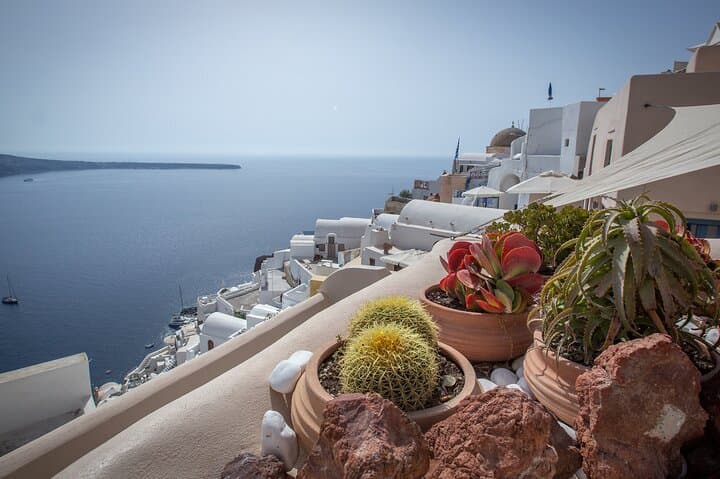 Best of Santorini: Private Caldera Tour and Wine Tasting in Oia and Fira photo 3