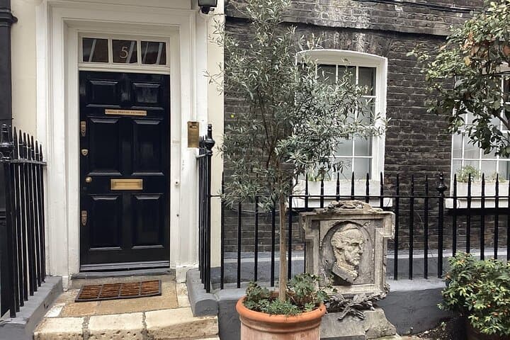 Self-Guided Oscar Wilde Walking Tour in Mayfair & St James, London photo 3