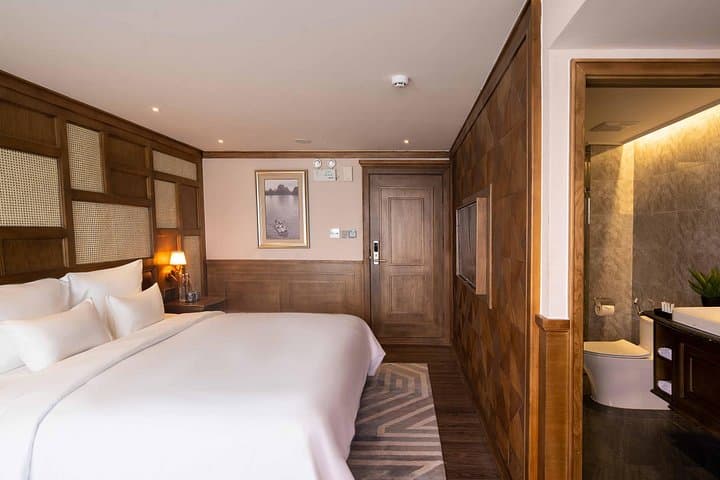 Boss Cruise: 3-Day Halong Bay Luxury Cruise from Hanoi photo 3