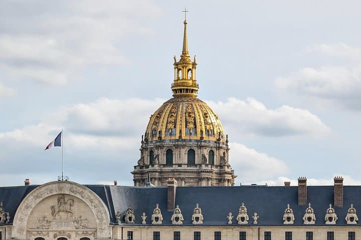 4-Hour Private Vintage Car Tour of Paris — Iconic Monuments & Hidden Quartiers photo 1