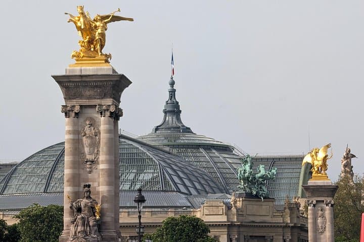 4-Hour Private Vintage Car Tour of Paris — Iconic Monuments & Hidden Quartiers photo 2
