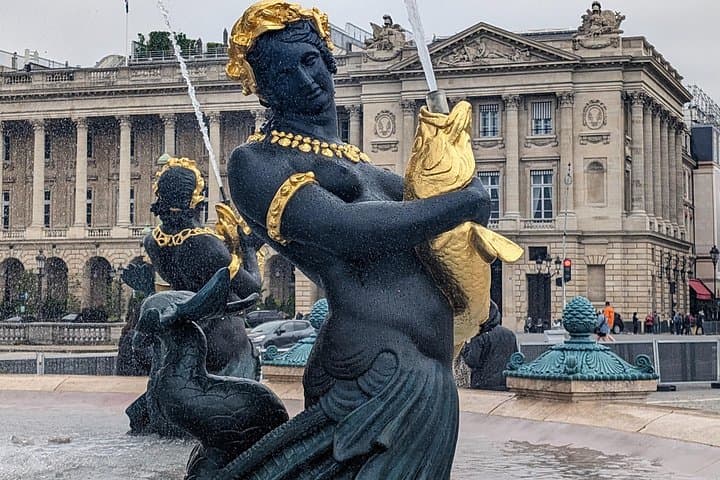 4-Hour Private Vintage Car Tour of Paris — Iconic Monuments & Hidden Quartiers photo 4