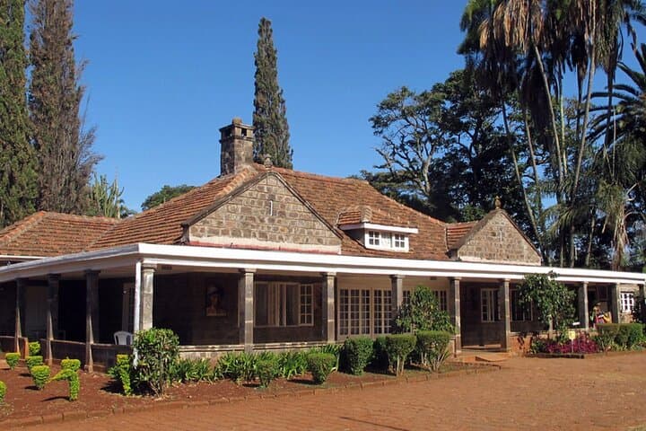 Giraffe Center & Karen Blixen Museum Guided Tour — Nairobi Wildlife and History Day Trip photo 5