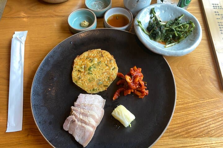 Seoul Hidden Gem Food Tour: Private Korean Language & Dining Immersion photo 4