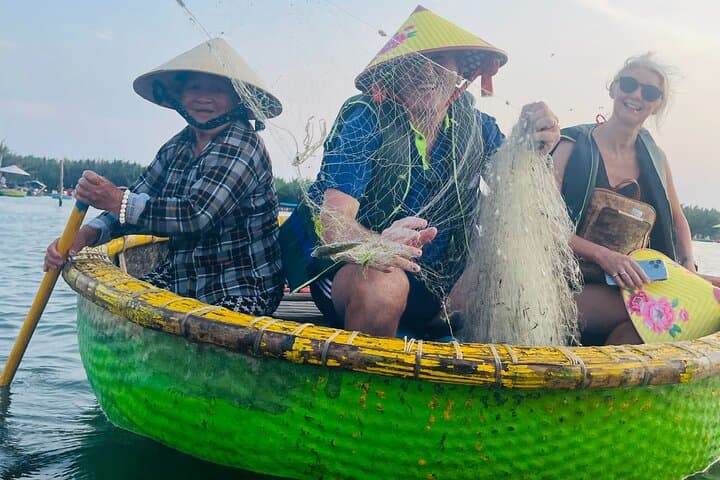 Cycle & Bamboo-Boat: Hoi An Farming and Fishing Life Tour photo 1