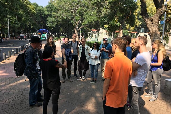 mexico-city-walking-tour-local-eats-flower-market-historic-streets photo 5