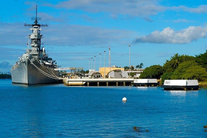 Inter-Island Pearl Harbor Day Trip from Kauai: WWII Heroes Tour photo 3