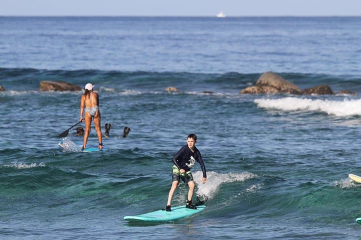 Kona Group Surf Lessons at Kahaluu Beach Park — Learn to Surf in Kailua-Kona photo 1
