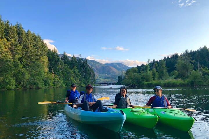 Columbia River Gorge Kayak Tour: 2-Hour Guided Paddle with Wildlife Viewing photo 3